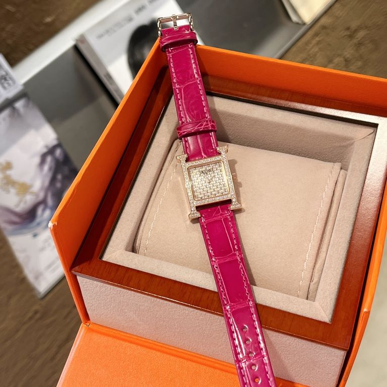 Crocodile full diamond series   Hermes NANTUCKET series, follow the pace of hermes cape cod, naughty to meet the wonderful future, Hong Kong DFS Global Duty Free Shop new listing Diameter small 21mm A big sky star dial, 