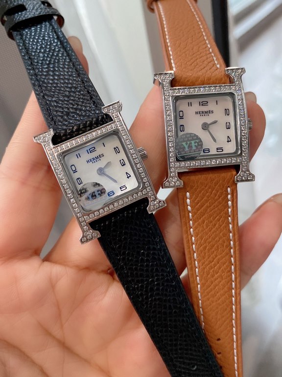 White diamonds. Diamonds   Hermès Heure H CollectionDesigner Philippe Mouquet in 1996 to promote the birth of the new Hermès everlasting constant mark, size 21x21mm case material 316 steel, with Swiss movement, Italian h