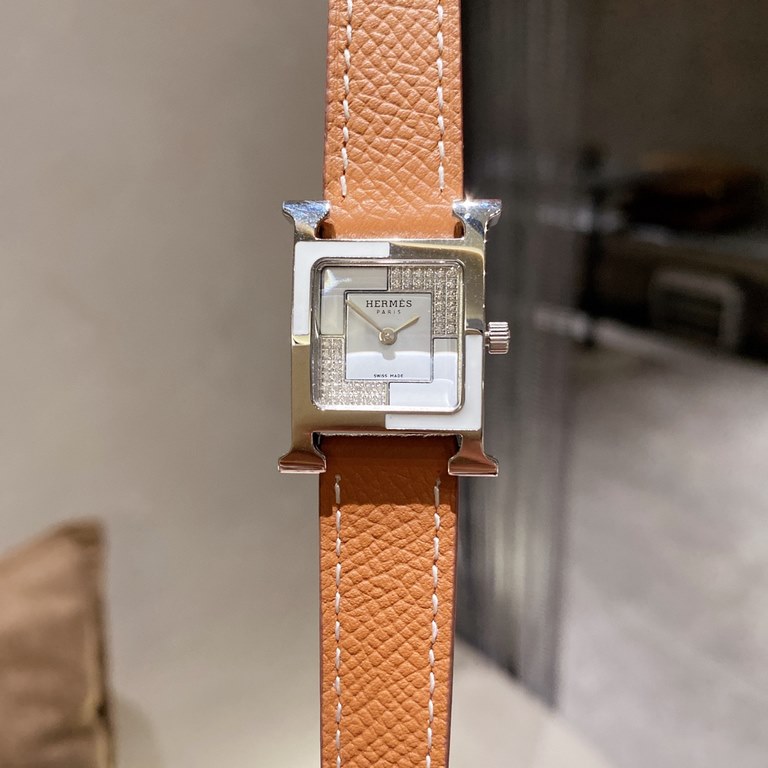 21mm    Hermes HEURE H series, the most classic H case, white natural mother-of-pearl face, purely hand-polished and made of this square dial watches really have no resistance.316 stainless steel case polished H type lin