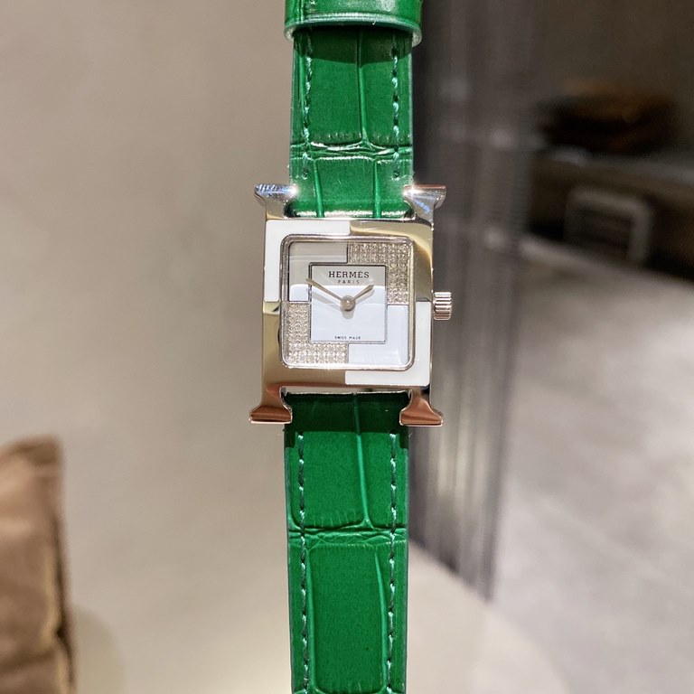 21mm    Hermes HEURE H series, the most classic H case, white natural mother-of-pearl face, purely hand-polished and made of this square dial watches really have no resistance.316 stainless steel case polished H type lin