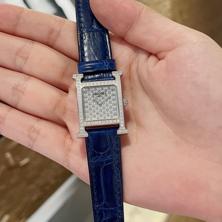 Crocodile full diamond series   Hermes NANTUCKET series, follow the pace of hermes cape cod, naughty to meet the wonderful future, Hong Kong DFS Global Duty Free Shop new listing Diameter small 21mm A big sky star dial, 