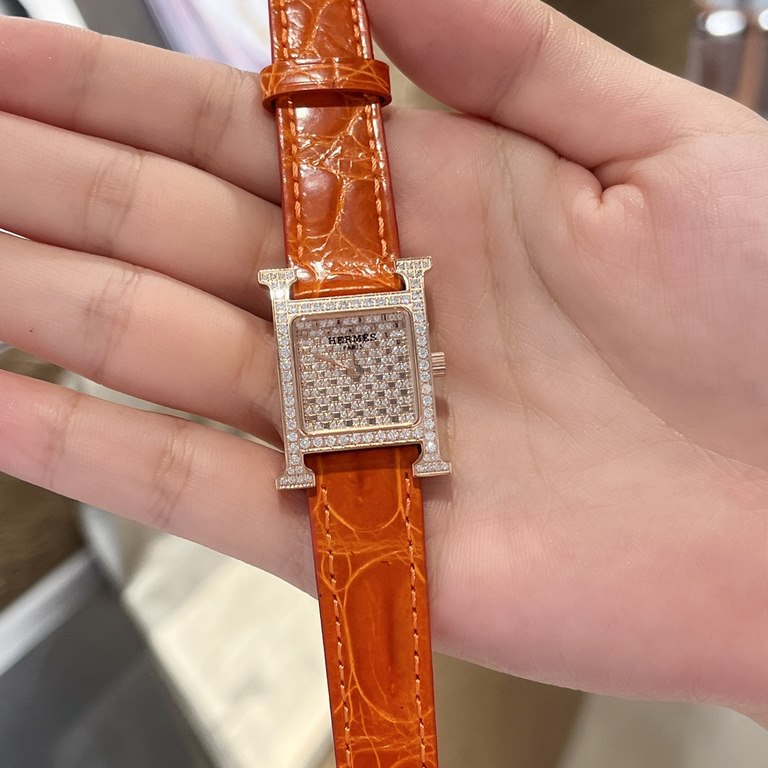 Crocodile full diamond series   Hermes NANTUCKET series, follow the pace of hermes cape cod, naughty to meet the wonderful future, Hong Kong DFS Global Duty Free Shop new listing Diameter small 21mm A big sky star dial, 