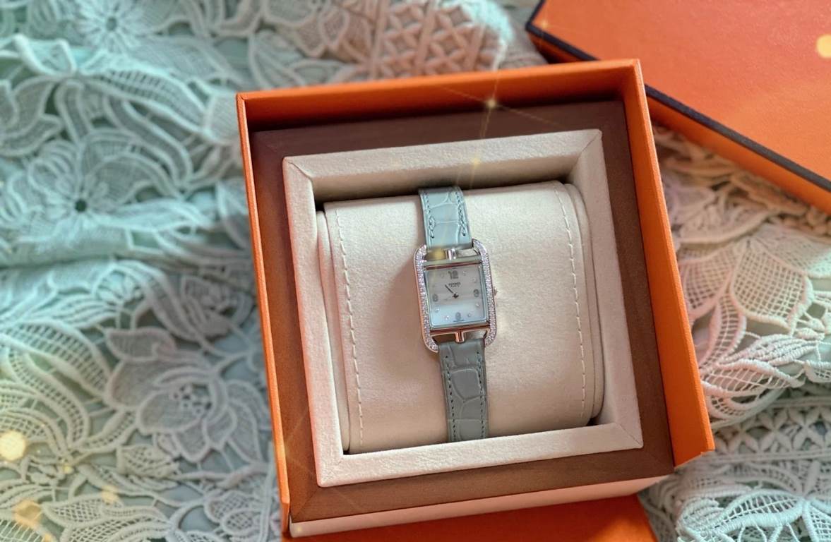 White light, gold light, diamonds. Crocodile LeatherHermes NANTUCKET series, follow the pace of Hermes cape cod, naughty to meet the wonderful future, Hong Kong DFS Global Duty Free new listing diameter 23mm mother-of-pe