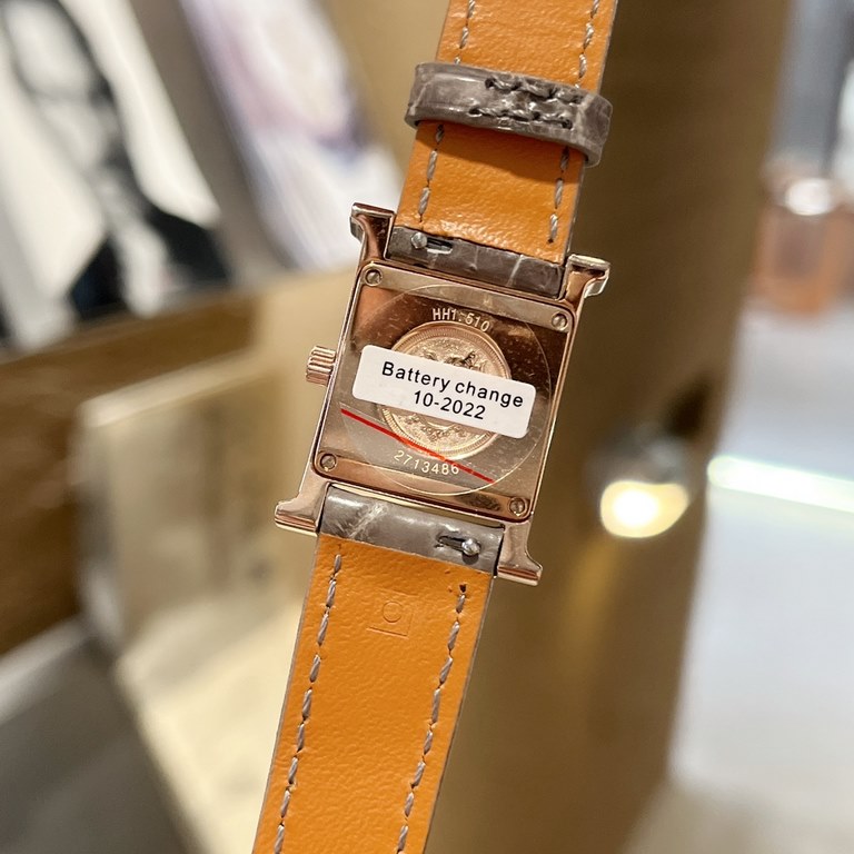 Crocodile full diamond series   Hermes NANTUCKET series, follow the pace of hermes cape cod, naughty to meet the wonderful future, Hong Kong DFS Global Duty Free Shop new listing Diameter small 21mm A big sky star dial, 