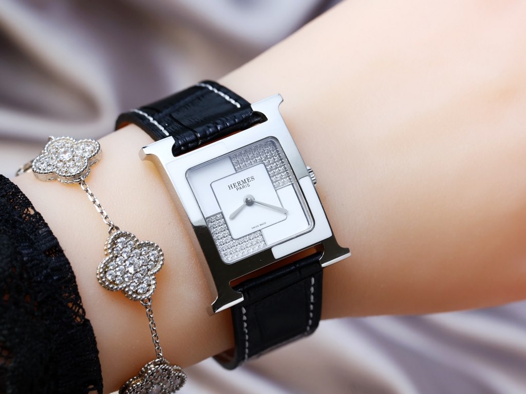 Hermès HERMèS HEURE H collection. The letter H is used to shape the case of the watch, a sign of the Maison's maverick, standard-issue style that has evolved over time and remains a constant, making it one of the most po