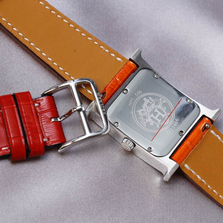 Hermès HERMèS HEURE H collection. The letter H is used to shape the case of the watch, a sign of the Maison's maverick, standard-issue style that has evolved over time and remains a constant, making it one of the most po