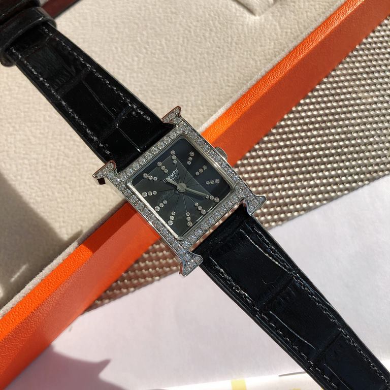 Wholesale box Support Hong Kong, U.S. direct mailHermès Early Spring 2022  Latest colorway Small stainless steel case measuring 21 x 21 mm Diamond-set sandblasted black PVD-coated dial set with 36 diamonds Quartz movemen