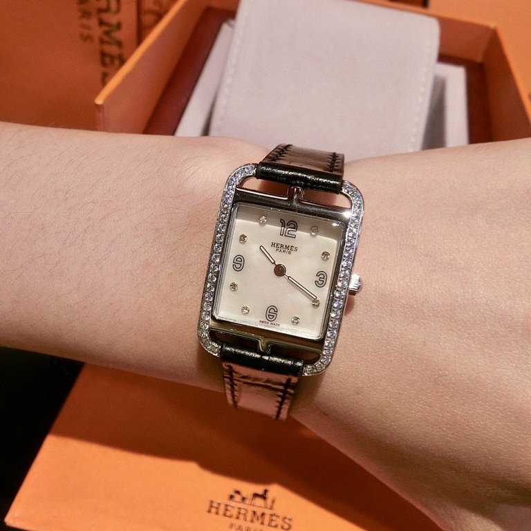 White light, gold light, diamond. Crocodile LeatherHermes NANTUCKET series, follow the pace of Hermes cape cod, naughty to meet the wonderful future, Hong Kong DFS Global Duty Free new listing diameter 23mm mother-of-pea