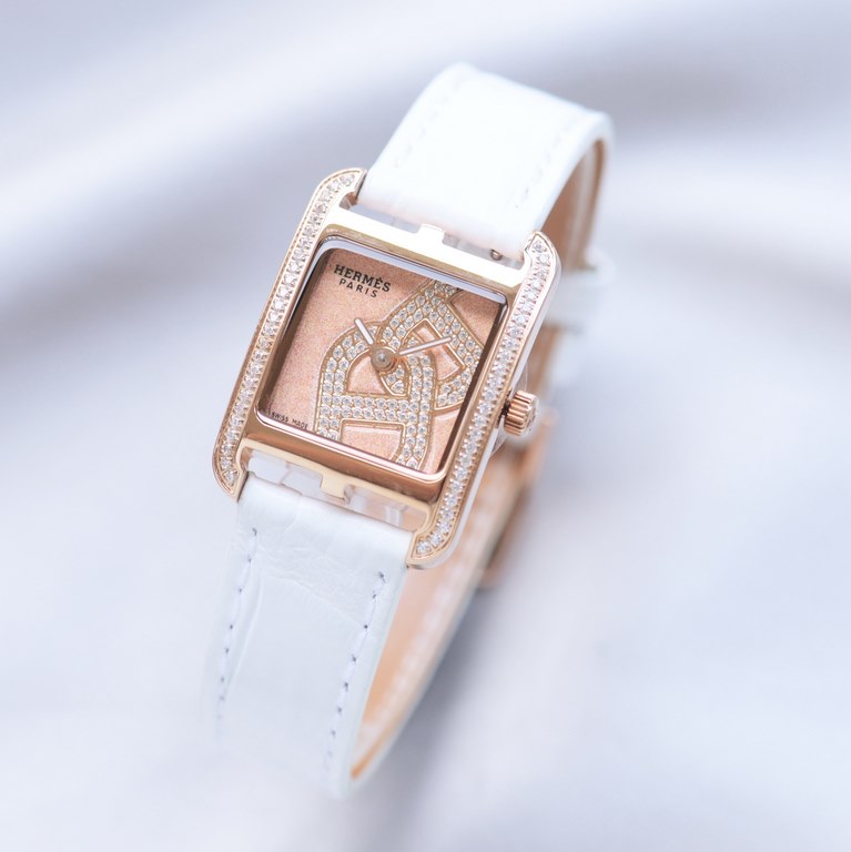 Hermes HEURE H series, the most classic H case, white natural enameled lettering, hand-polished and made of this square dial watches really have no resistance at all.316 steel case precision polished H type line smooth, 