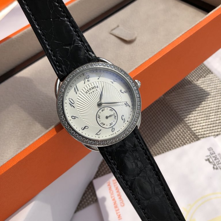 Wholesale box Support Hong Kong, USA direct mailOriginal single Hermes Arceau Casaque series, beautiful and elegant two-handed half timepiece, iconic fan-shaped oil pressure backing, the case was carefully polished and s