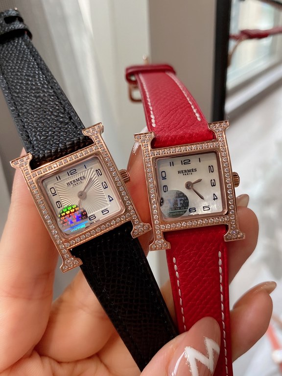 White diamonds. Diamonds   Hermès Heure H CollectionDesigner Philippe Mouquet in 1996 to promote the birth of the new Hermès everlasting constant mark, size 21x21mm case material 316 steel, with Swiss movement, Italian h