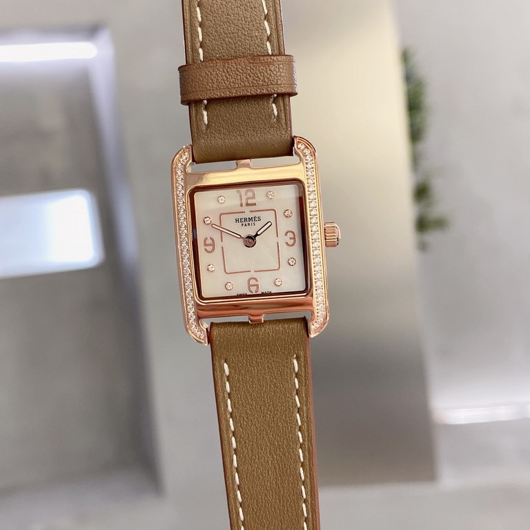 Rose gold Hermes NANTUCKET series, follow the pace of Hermes cape cod, naughty to meet the wonderful future, Hong Kong DFS Global Duty Free new listing diameter 23mm mother-of-pearl dial, Swiss quartz movement, CNC fine 