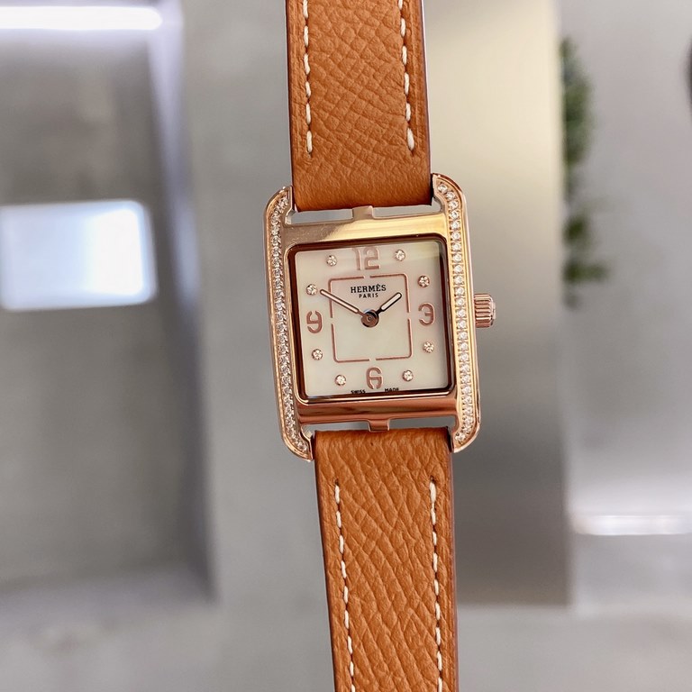 Rose gold Hermes NANTUCKET series, follow the pace of Hermes cape cod, naughty to meet the wonderful future, Hong Kong DFS Global Duty Free new listing diameter 23mm mother-of-pearl dial, Swiss quartz movement, CNC fine 