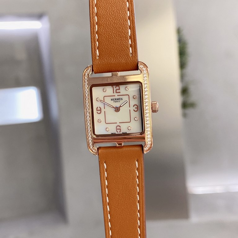 Rose gold Hermes NANTUCKET series, follow the pace of Hermes cape cod, naughty to meet the wonderful future, Hong Kong DFS Global Duty Free new listing diameter 23mm mother-of-pearl dial, Swiss quartz movement, CNC fine 