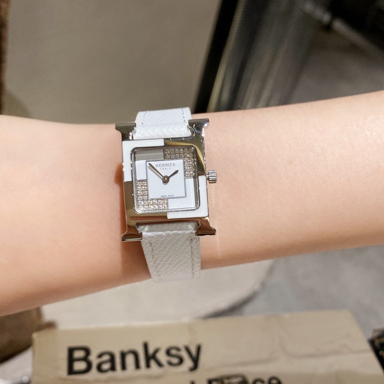 21mm    Hermes HEURE H series, the most classic H case, white natural mother-of-pearl face, purely hand-polished and made of this square dial watches really have no resistance.316 stainless steel case polished H type lin