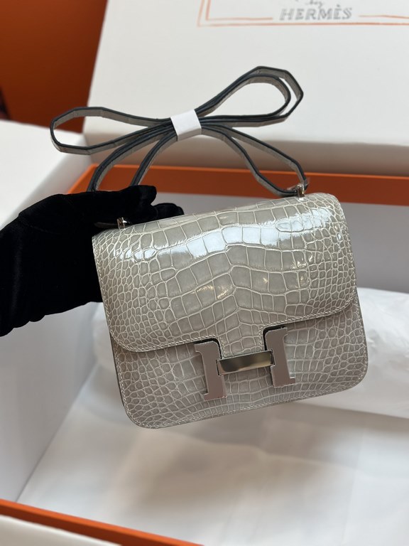 KangKang 19CM. American Alligator Silver BuckleImported glossy American crocodile leather with top quality hand-stitched waxed threads