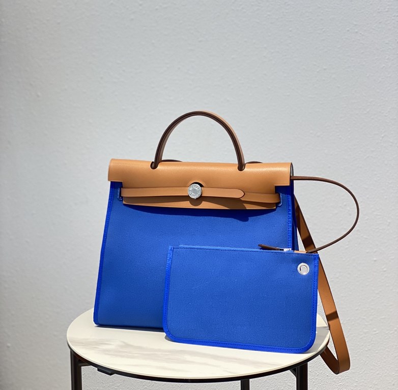 Herbag Water Siren BlueSuper handsome commuter bag, between casual and formal, casual without losing elegance, the combination of canvas and cowhide  leather, the outer seams are stiff and stylish.Super cost-effective spo