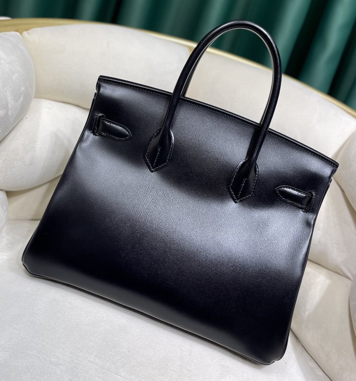 Box Leather BlackThe king of H's BKCs, the Platinum 30.No need to worry about mismatch for both daily wear and formal occasions. And more advanced sense, highlighting the girl's elegance and confidence.Platinum leather c