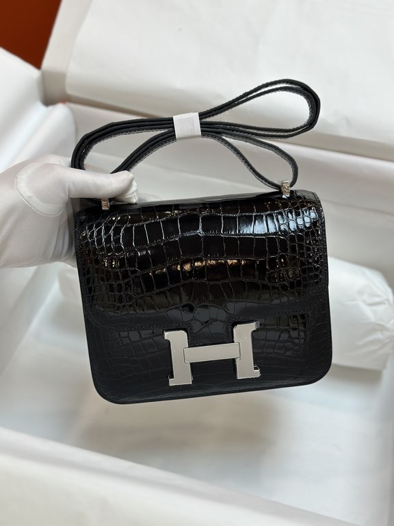 Spot KangKang 19CM. Black Silver BuckleMade of imported high-gloss American crocodile leather, top quality hand-stitched waxed thread.