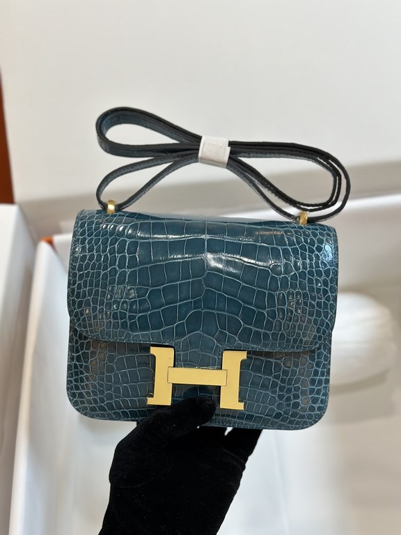 In stock KangKang 19CM. Duck Blue Gold BuckleMade of imported high-gloss American crocodile leather, top quality hand-stitched waxed thread.