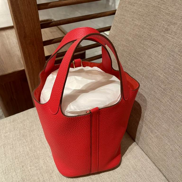 picotin lock vegetable basket 18, Q5 Chinese red Pure handmade, French TC cowhide.Vegetable basket in recent years in the counter is also very buy, basically also go with the goods, the appearance rate is super high, but