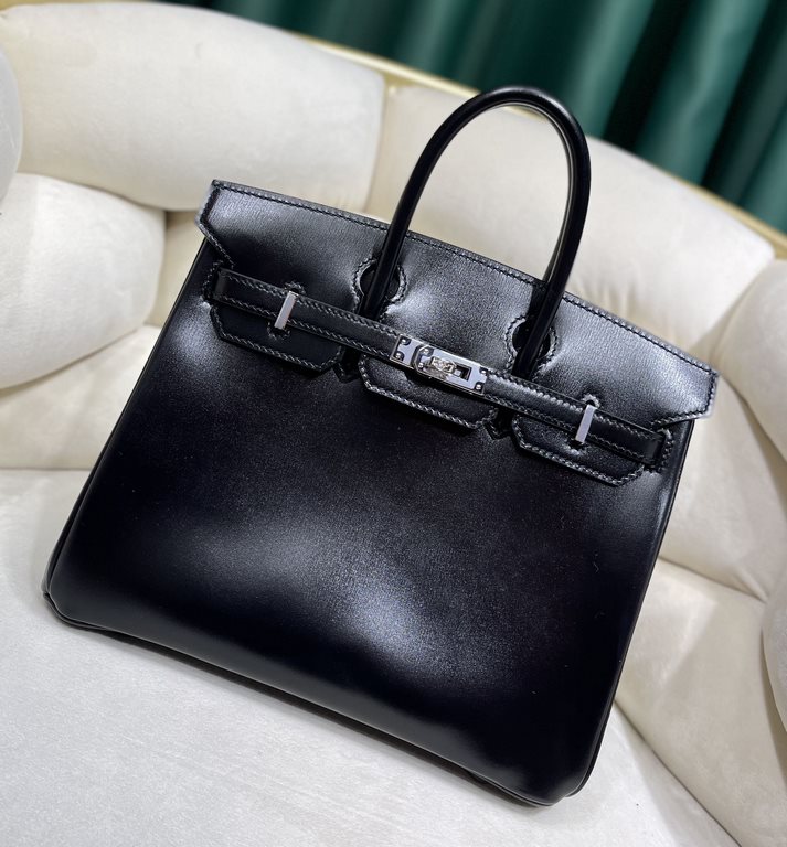 Box Leather BlackThe king of H's BKCs, the Platinum 25.No need to worry about mismatch for both daily wear and formal occasions. And more advanced sense, highlighting the girl's elegance and confidence.Platinum leather c