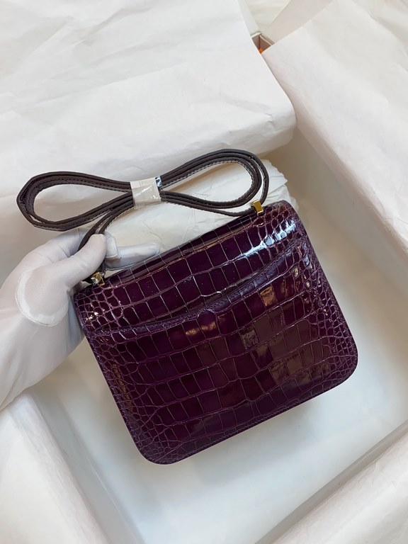 In stock KangKang 19cm. blackcurrant purpleMade of imported high-gloss American crocodile leather, top quality hand-stitched waxed thread.