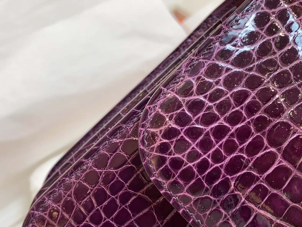 In stock KangKang 19cm. blackcurrant purpleMade of imported high-gloss American crocodile leather, top quality hand-stitched waxed thread.