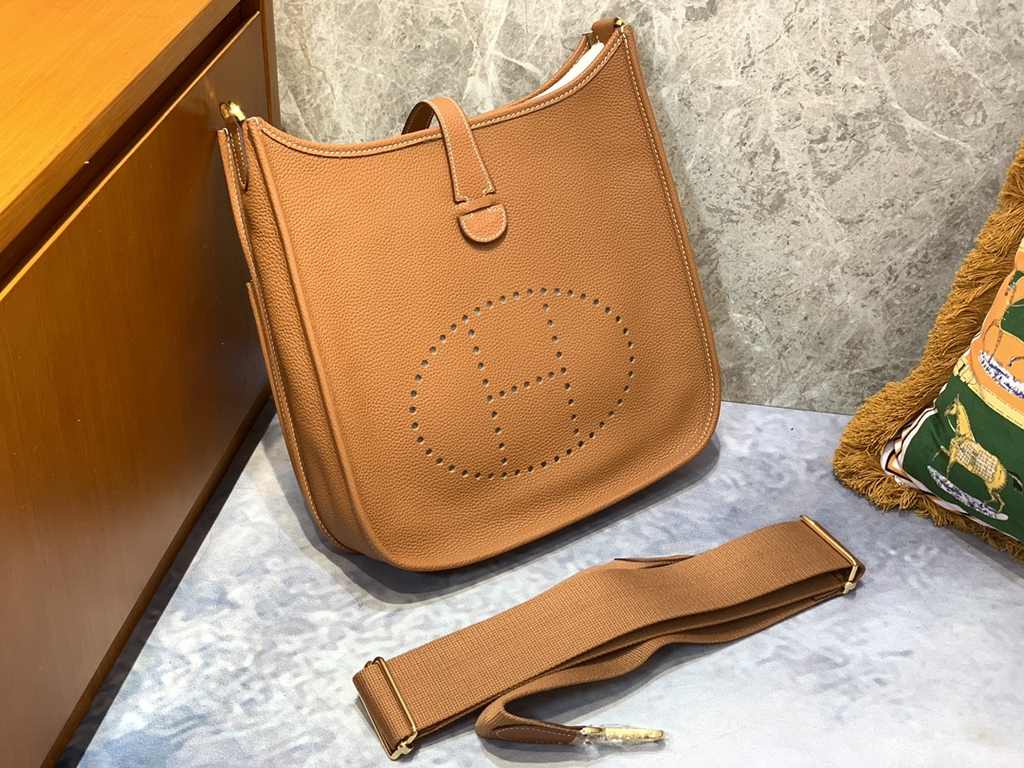 Evelyne29cm (Evelyne) is the cheapest bag, cheap and practical crossbody bag shoulder bag, very suitable for petty white-collar womenThe size is suitable and convenient for personal use This bag smells so good!Added adju