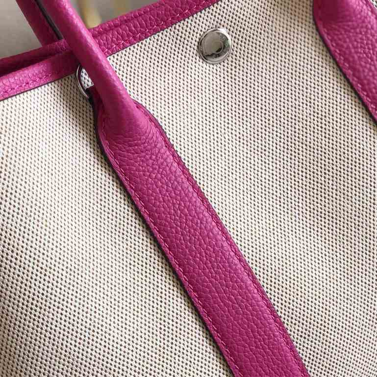 garden bag 30.36 canvas series [love]It's got a lot to offer.One, the price tag is very high, the genuine price is less than 20,000 yuan.The actual bag has a very large capacity, which is why it's also known as a mommy's