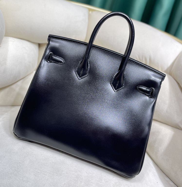 Box Leather BlackThe king of H's BKCs, the Platinum 25.No need to worry about mismatch for both daily wear and formal occasions. And more advanced sense, highlighting the girl's elegance and confidence.Platinum leather c