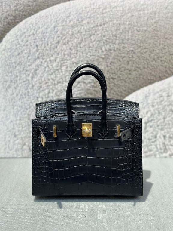 New bk20cm Crocodile Black In-stockImported matte American crocodile, three skins, top quality hand-stitched waxed thread.