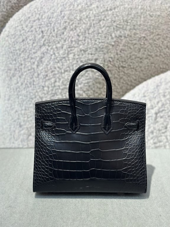 New bk20cm Crocodile Black In-stockImported matte American crocodile, three skins, top quality hand-stitched waxed thread.