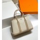 garden bag 30.36 canvas series [love]It's got a lot to offer.One, the price tag is very high, the genuine price is less than 20,000 yuan.The actual bag has a very large capacity, which is why it's also known as a mommy's