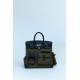 The Haut a courroies 40cargo is very practical, made of canvas and cowhide stitching, retaining a variety of pockets, large and small, and an external cup pocket.It looks quite big, but actually holds just right.Think it