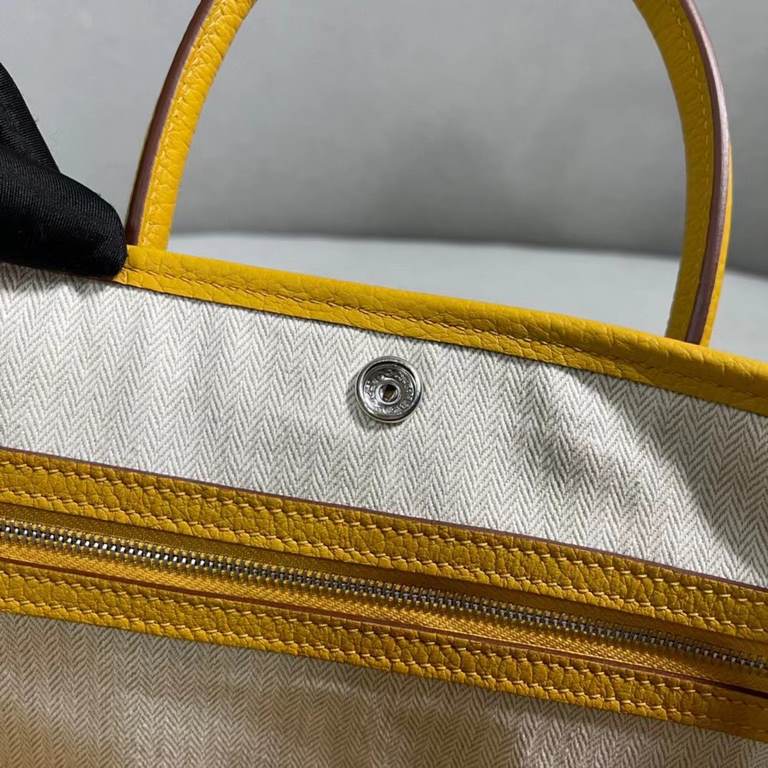 now have stock[fireworks]Garden Bag Garden Party 30cm Original Leather Country9D amber yellow top craft beeswax thread hand-stitchedFine workmanship, this year is also a hot bag!The biggest advantage is lightweight, vers