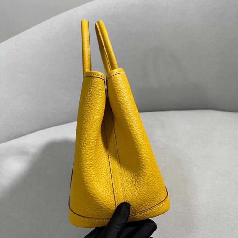 now have stock[fireworks]Garden Bag Garden Party 30cm Original Leather Country9D amber yellow top craft beeswax thread hand-stitchedFine workmanship, this year is also a hot bag!The biggest advantage is lightweight, vers