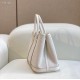 garden bag 30.36 canvas series [love]It's got a lot to offer.One, the price tag is very high, the genuine price is less than 20,000 yuan.The actual bag has a very large capacity, which is why it's also known as a mommy's