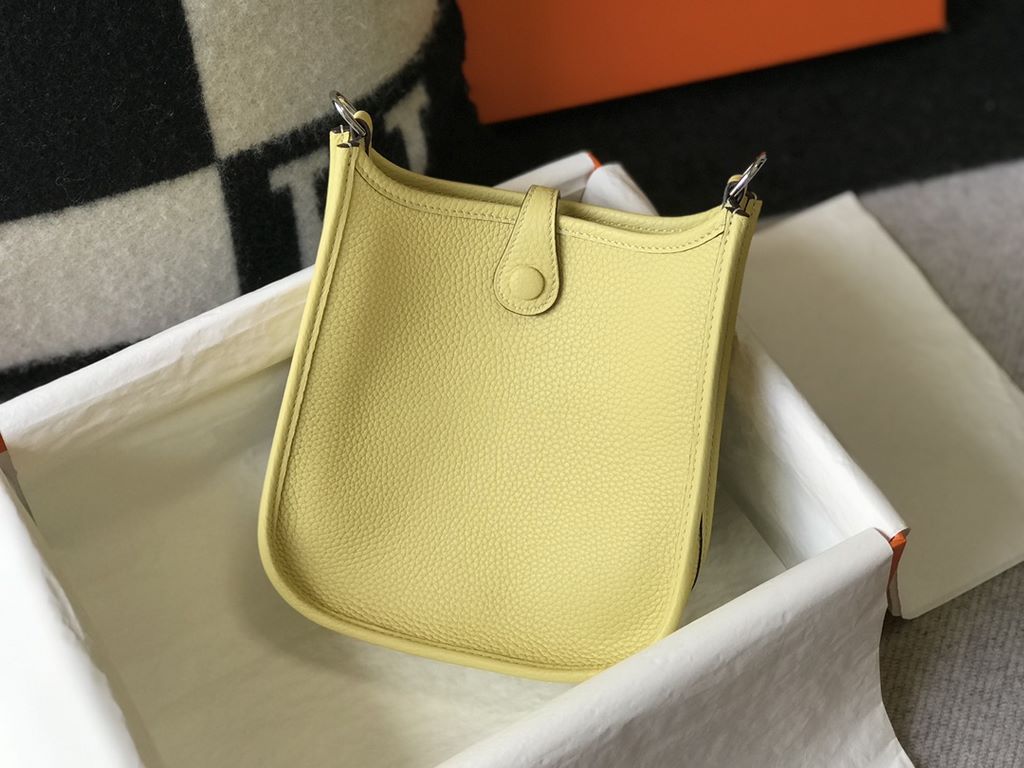 . Chick YellowSelf-fabricated shoulder strap   togo cowhide leather   minimalist style.