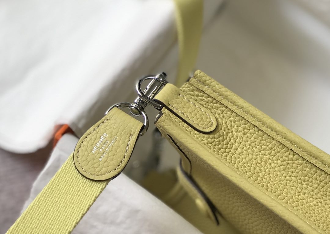 . Chick YellowSelf-fabricated shoulder strap   togo cowhide leather   minimalist style.