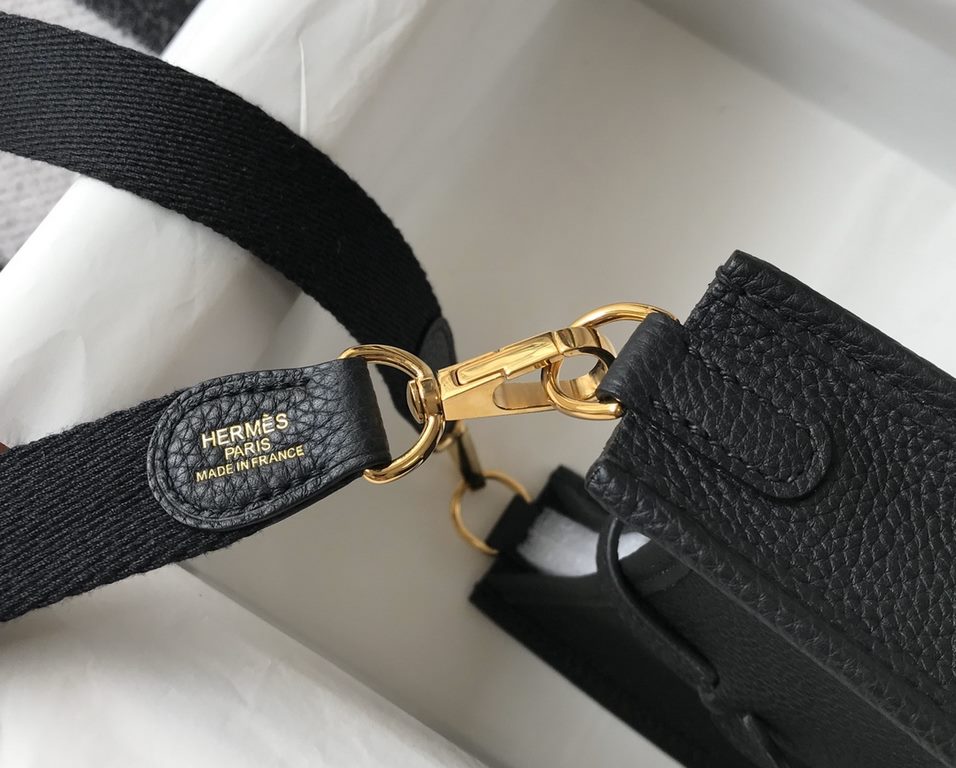 - Gold buckle Black Exquisite handmade version Togo calf leather