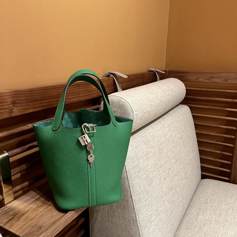 picotin lock vegetable basket 18,1K bamboo green Pure handmade, French TC cowhide.Vegetable basket in recent years in the counter is also very buy, basically also go with the goods, the appearance rate is super high, but