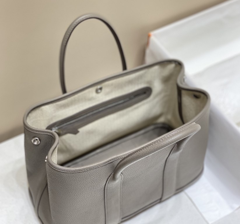 - Garden Bag Porcelain Gray Minimalist style No limitations on what you can wear Pragmatism preferredIn stock 30Cm 