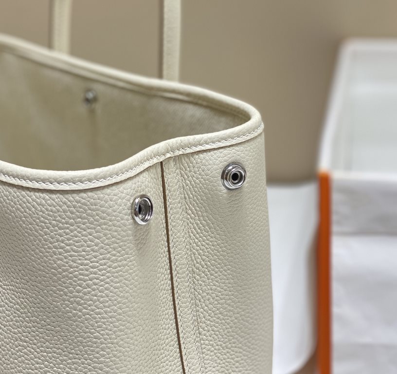 - Garden Bag Milkshake White Minimalist style No limitations on what you can wear Pragmatism preferredIn stock 30Cm 