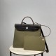 Herbag Dark GreenSuper handsome commuter bag, between casual and formal, casual without losing elegance, the combination of canvas and cowhide  leather, the outer seams are stiff and stylish.Super cost-effective spot to c