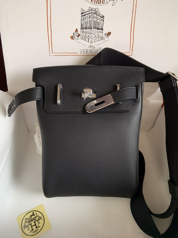 The best fanny packs are here!Hermes HAC A DOSFinally came out a bag in addition to the bkc more durable bag men and women with the same models how to carry a good-looking capacity is also very large rest assured that th