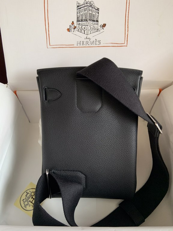 The best fanny packs are here!Hermes HAC A DOSFinally came out a bag in addition to the bkc more durable bag men and women with the same models how to carry a good-looking capacity is also very large rest assured that th