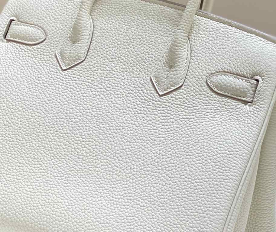 Platinum        ｜           Milkshake WhiteSilverGood bags take time   good bags are worth the wait.Hermès is a fashionable attitude that has survived the ages.It is the art of simplicity without worldly affairsSize 30cm