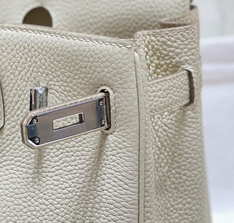 Platinum        ｜           Milkshake WhiteSilverGood bags take time   good bags are worth the wait.Hermès is a fashionable attitude that has survived the ages.It is the art of simplicity without worldly affairsSize 30cm