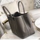 garden bag 30.36 canvas series [love]It's got a lot to offer.One, the price tag is very high, the genuine price is less than 20,000 yuan.The actual bag has a very large capacity, which is why it's also known as a mommy's